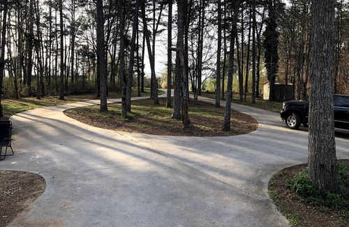 Groveoak House | 🌲 Private 5 Acres & Lake Views—Reserve Now!