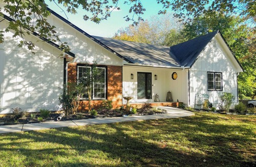 Inman House | Private 5BR Estate w/Pool, Chef’s Kitchen, Luxury Baths, Cottage & EV Chargers