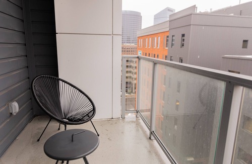 Downtown House | Private Balcony Abstract Apt Dwtn GR w/parking and King Bed