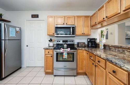 Frangista Beach House | Private Beach Access–Pool/Spa–Sleeps 14–Pets OK