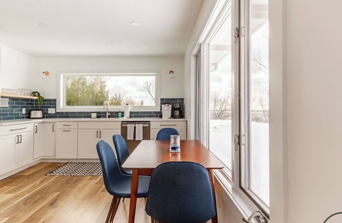 Montague House | Private Beach! Modern, Secluded, Panoramic View, Hi-Speed WiFi on Lake Michigan