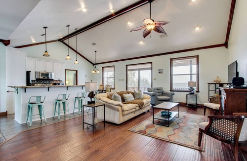 Ocean Springs Cottage | Private Beach & Views! Stilted Ocean Springs Home