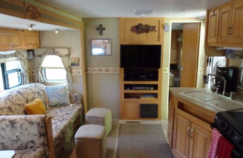 Suttons Bay House | Private Caravan on beautiful 2.5 acre wooded setting close to village and beach