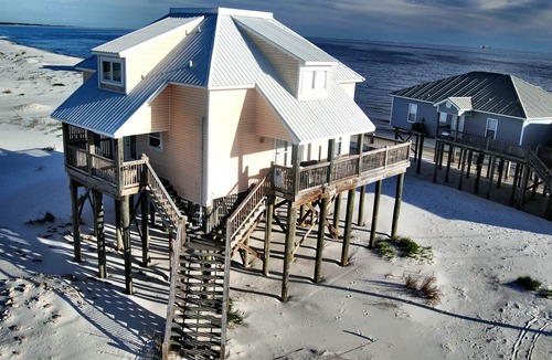 Dauphin Island House | Private dipping Pool, a Game Room, roof-top Crow's Nest - Kowabunga