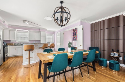 Rutledge Hill House | Private Garage! ParkFree! Walk to Bars!
