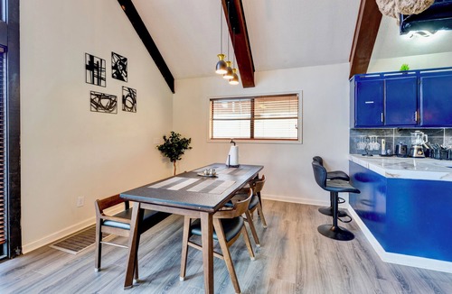 Meridian House | Private Lakefront Retreat - Hot Tub, Pets & Kayaks