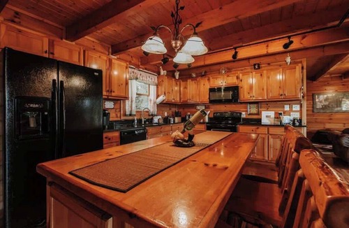 Black Bear Falls Cabin | Private Lodge w/Hot Tub & Stunning Smoky Views
