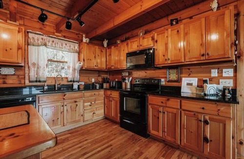 Black Bear Falls Cabin | Private Lodge w/Hot Tub & Stunning Smoky Views