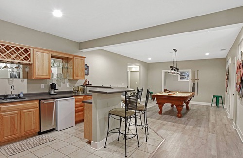 Battle Creek House | ★Private Oasis Heated Pool, Hot Tub, Koi Pond, Waterfall, Theater Room & More!