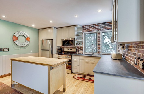 Three Lakes House | Private Peninsula! Laurel Lake Retreat w/3 Piers