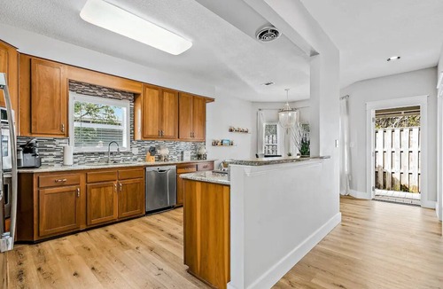 Crystal Beach House | Private Pool+ Hot Tub -Golf Cart -Block to Beach -Beach Chair Service -GameRoom