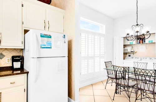 Avalon Beach Estates House | Private Single-Story Home in Gated Maravilla Sleeps 9 Walk to Beach