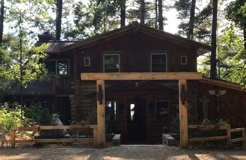 Mayfield Cabin | Private spacious lakefront pet friendly lodge on 300 acres,swim hike fish relax!