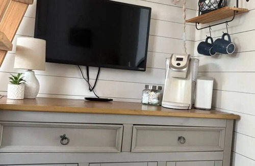 Northeast Pensacola Cottage | Private Tiny Home w/Courtyard, Grill & Quiet Location – Sleeps 2