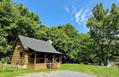 Dandridge Cabin | Private Waterfalls on 3 Acres. A Creekside Smoky Mtn Retreat - Read Our Reviews!