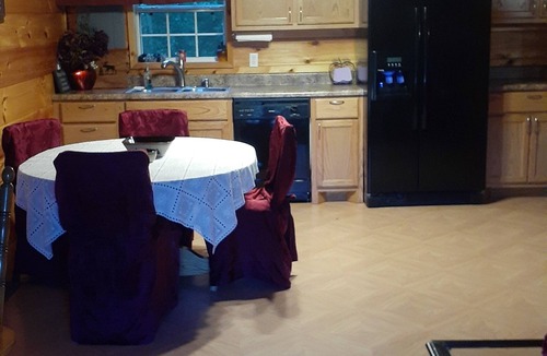 Westpoint Cabin | Privately Located Creekside Honeymoon Couples fully equipped Cabin w jacuzzi