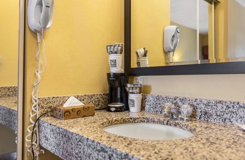 Calera Hotel | Quality Inn Calera I-65 exit 231