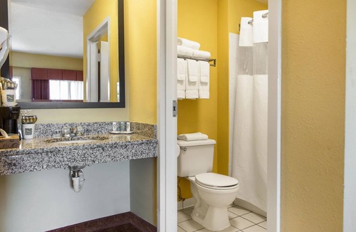 Calera Hotel | Quality Inn Calera I-65 exit 231
