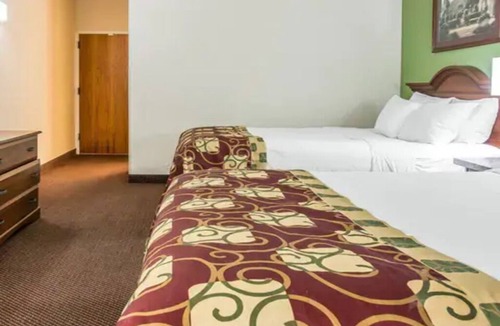 Kalamazoo Hotel | Quiet Accommodation with Free Parking | 2 Queen Beds | Near Air Zoo Museum