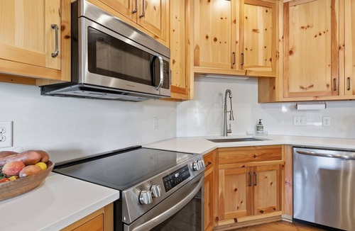 Pleasure Point House | Quiet Cove Paradise 30 min to Auburn. Hot tub, Massive Dock and Sunset views.