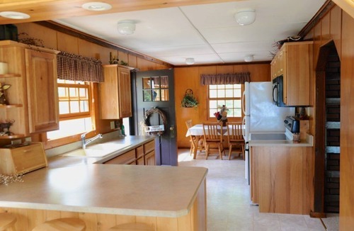Shingleton Cottage | Quiet year round lake home, swimming/fishing, near Pictured Rocks, trail access