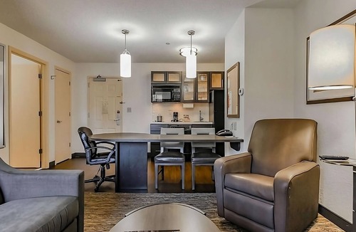 Warren Apartment | Rare Find! 3 Pet-Friendly Units, Fully Equipped Kitchen, Onsite Parking!