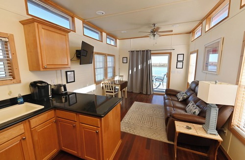 Historic Downtown Apalachicola Boat Rental | Rebel's Rest - A Romantic Getaway Houseboat w/New Water Filtration System