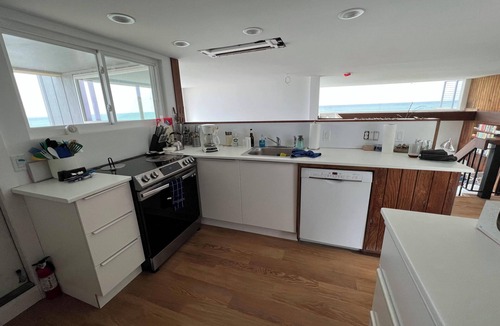 Montague House | Recently renovated fabulous 6-bedroom house in Montague, right on Lake Michigan.