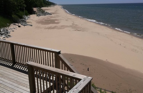 Montague House | Recently renovated fabulous 6-bedroom house in Montague, right on Lake Michigan.