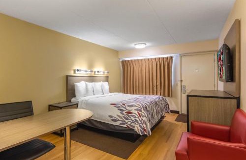Kalamazoo Hotel | Red Roof Inn Kalamazoo West - Western Michigan U