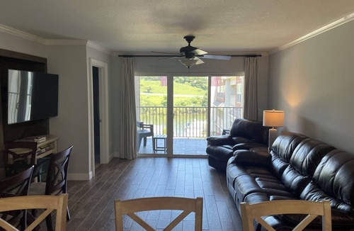 Alexander City Condo | Relax and unwind in this top floor updated 3 bedroom condo on Lake Martin