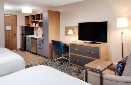 Macomb Hotel | Relax in a Quiet Studio Perfect for Long-Term Comfort for Couples and Families