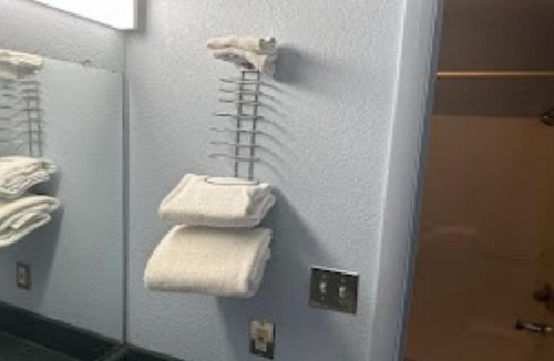 Crestline Heights Hotel | Relax Inn Hotel