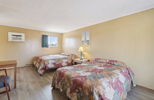 Shields Hotel | Relax + Recharge w/Affordable Room w/Free Parking & Close to Dining Options