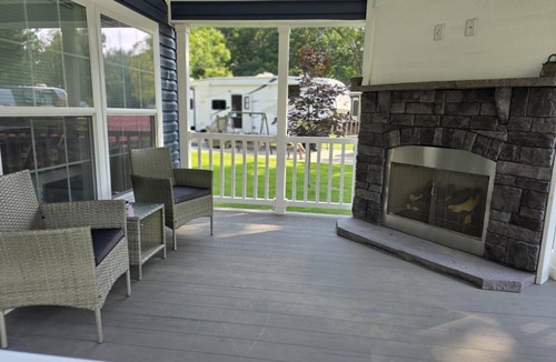 Silver Lake RV Rental | Relaxing 1Bed/1Bath + Loft For Extra Sleeping & Porch – Sun Retreats Campground