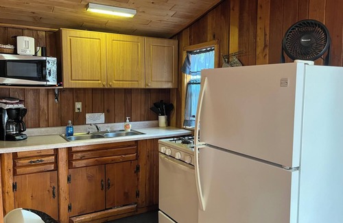 Lac La Belle Cabin | Relaxing cabin steps away from the waterfront and perfect base for adventuring