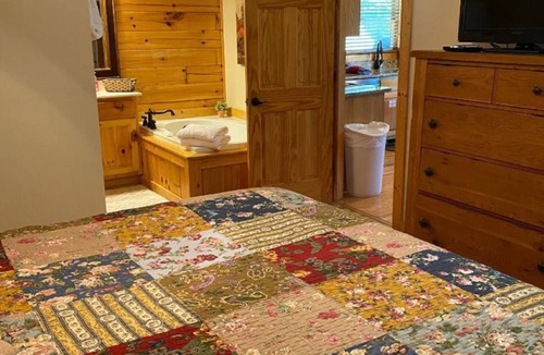 Black Bear Falls Cabin | Relaxing & comfortable- that’s what our guests say! Visit us for your nxt vacay!