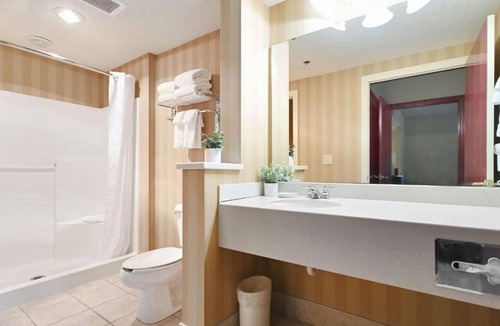 Pembine Hotel | Relaxing Nature Stay! 3 Pet Friendly Suites w/Pool, Spa & Kayak Adventures!