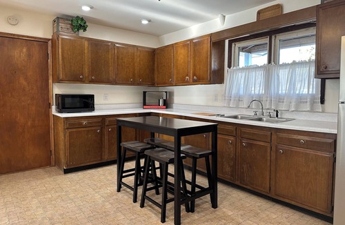 Algonac House | Relaxing Ranch on the Mainland. Minutes to Algonac State Park and the ferries.