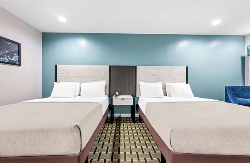 Huntsville Hotel | Relaxing Retreat Near Huntsville Museum of Art-3.0 miles away | Free Parking