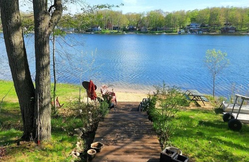 Le Roy Cottage | Remodeled 3BR 2BA Beachfront Cottage, Pet Friendly. All-Sports Lakefront
