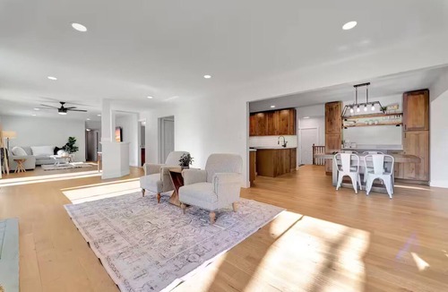 Allenton House | Renovated 6 Bedroom Huge Ranch. Epic kitchen, Basement, Sauna & TONs of beds+
