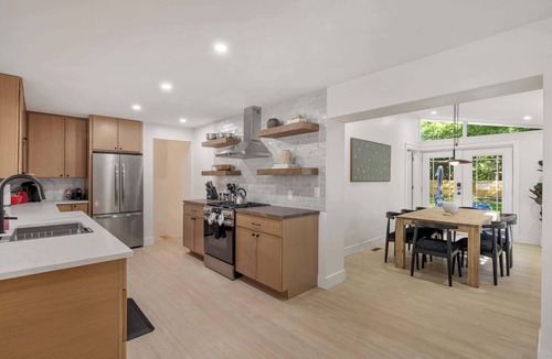 Southfield House | Renovated 7BR - Gym, Hot Tub, Sauna & Cold Plunge!