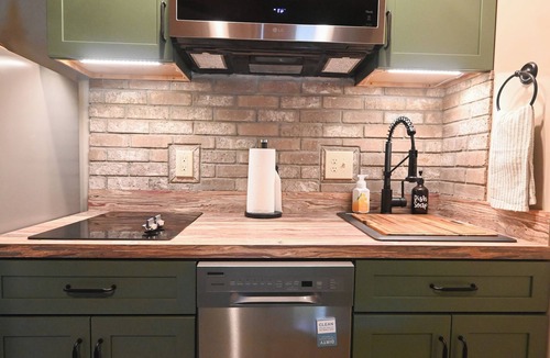 Mancelona Condo | Renovated! Cute, 1 bdrm sleeps 2 Golf/ski. pool and Wifi! new KING bed.