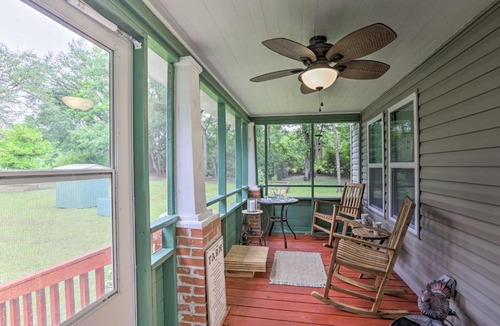 Quincy House | Renovated Home w/Screened-In Patio on Hwy 90!