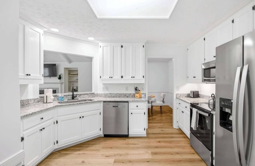 Gunter Afs House | Renovated Retreat w/Game Room & Free Parking