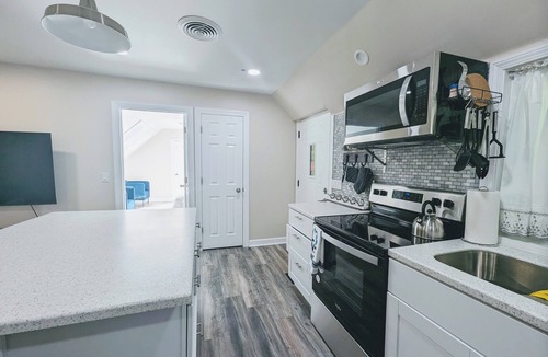 Flushing Apartment | Restored Farmhouse in Central Flushing ~ Walking to Downtown