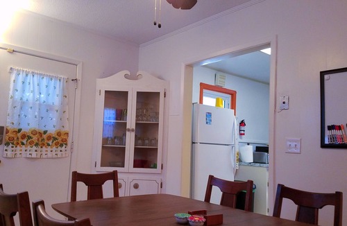 Warrington House | Retro Bungalow Near NAS. Military Discount