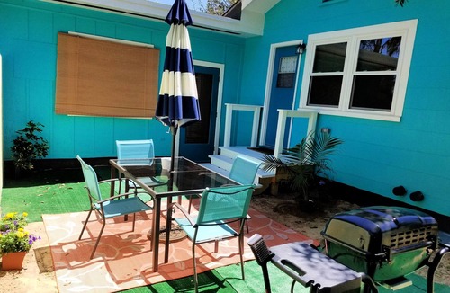 Warrington House | Retro Bungalow Near NAS. Military Discount