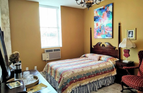 Cowan Hotel | Retro Vibe 2nd Flr Q ensuite, historic Railroad inn/town. Continental breakfast!